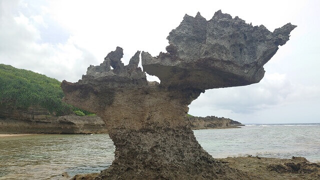 沖縄旅行　古宇利島のハートロック