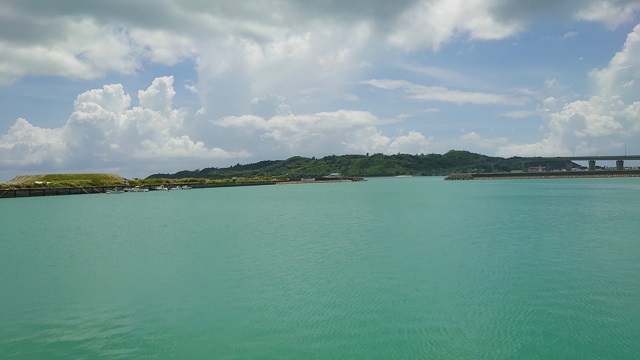 沖縄旅行　海中道路から見た景色