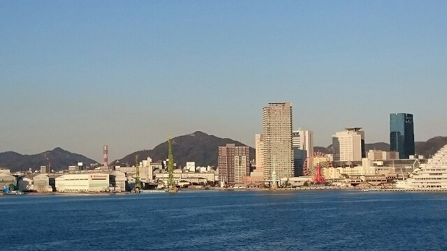 フェリーから見た神戸港