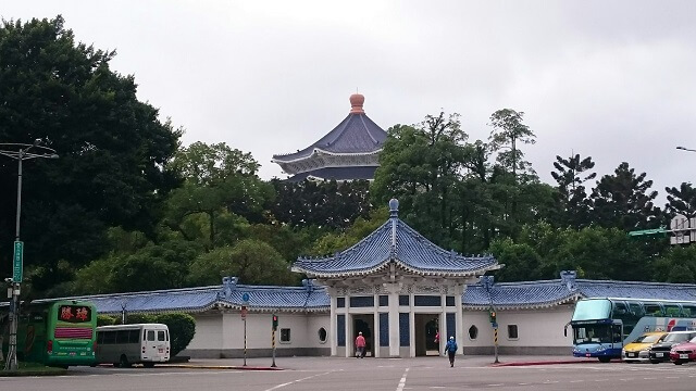 台湾の中正紀念堂（ちゅうせいきねんどう）