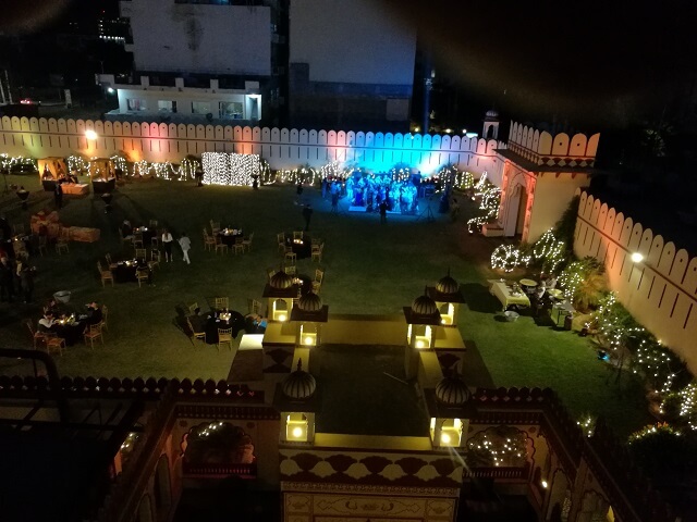 インドのジャイプールにあるウメイド ハベリ ホテル アンド リゾーツ（Umaid Haveli Hotel and Resorts）のゲストルームからの眺め