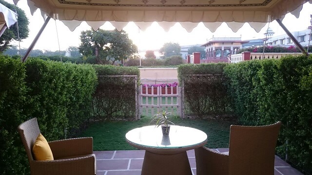 インドのジャイ マハル パレス ホテル (Jai Mahal Palace Hotel)のゲストルームの庭