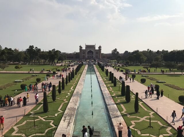 インドのタージ・マハル（Taj Mahal）の庭園