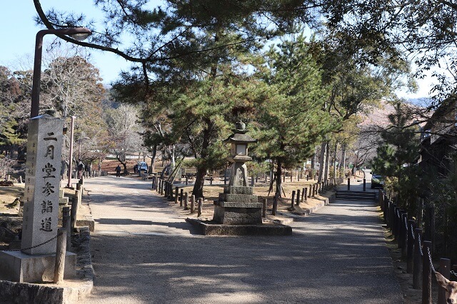 奈良　二月堂の参詣道