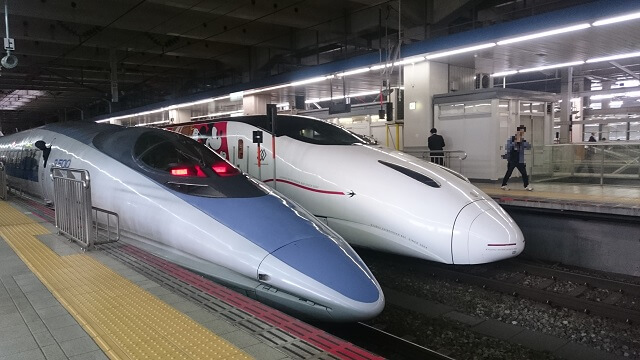 ＪＲ博多駅　山陽新幹線の５００系と九州新幹線の８００系の並び