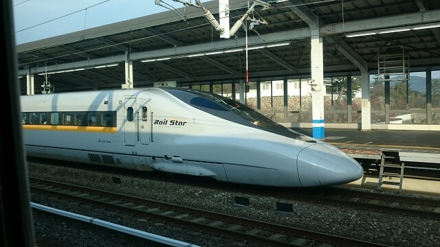 ＪＲ福山駅で見た山陽新幹線の７００系「ひかりレールスター」