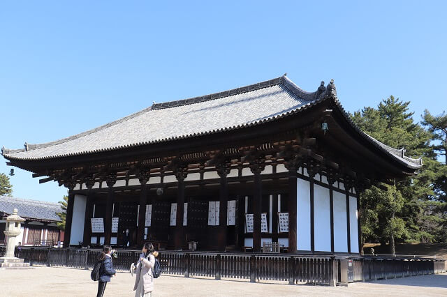 興福寺の東金堂（とうこんどう）