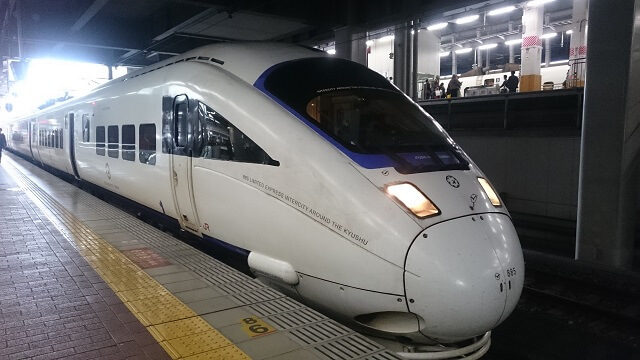 ＪＲ博多駅　ＪＲ九州の特急「かもめ」