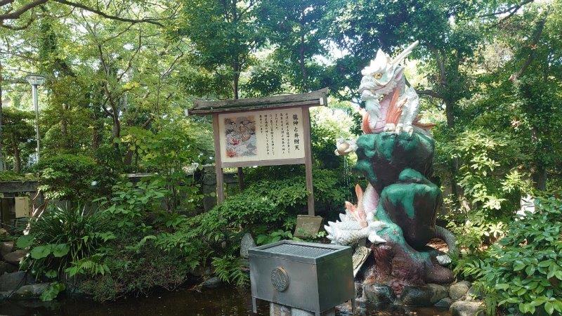 江島神社の錢洗い池