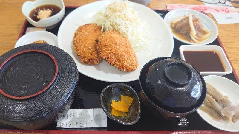 伊良部島のおーばんまい食堂で食べたマグロのメンチカツ定食