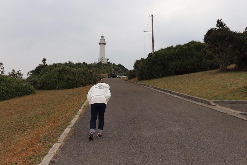 石垣島の御神崎灯台(おがんざきとうだい)へ向かう道