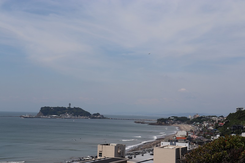 鎌倉プリンスホテルのオープンスペースからの海の眺め