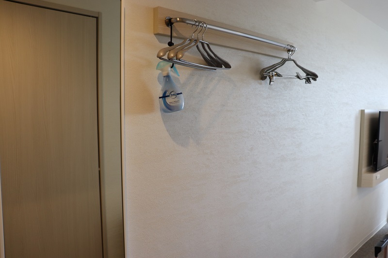 トリフィート宮古島リゾートの4階の客室のハンガースペース