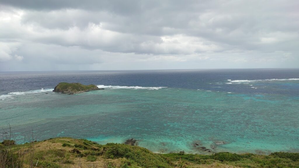 石垣島の平久保崎灯台（ひらくぼざきとうだい）からの海の眺め