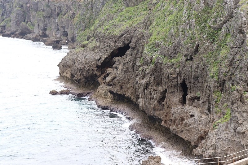 沖縄真栄田岬の青の洞窟
