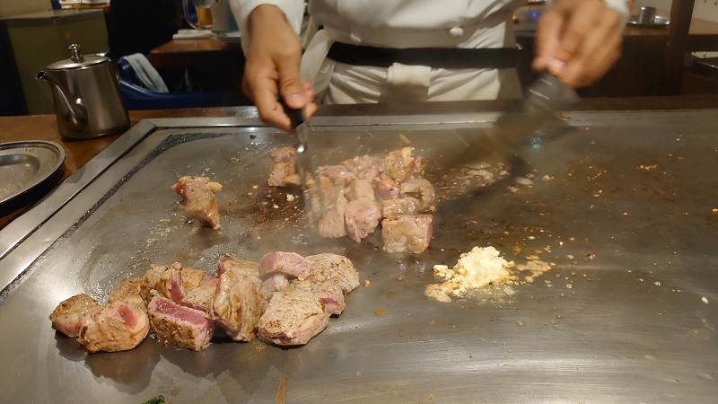 サムズセーラーイン 国際通り店　鉄板で焼くステーキ