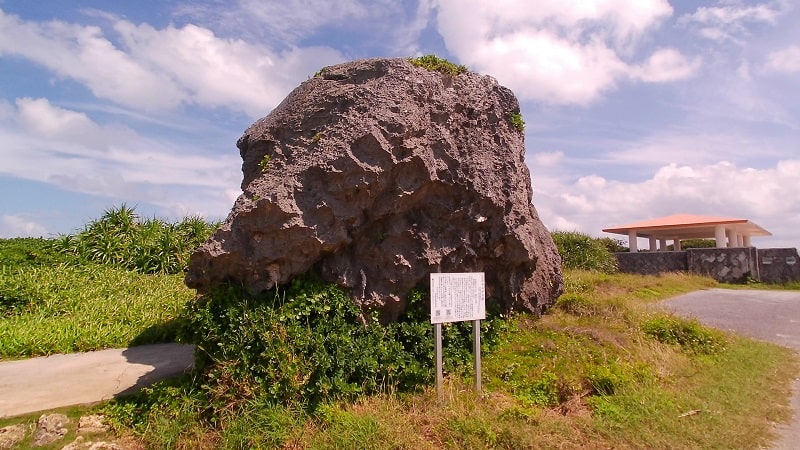 東平安名崎のマムヤの墓