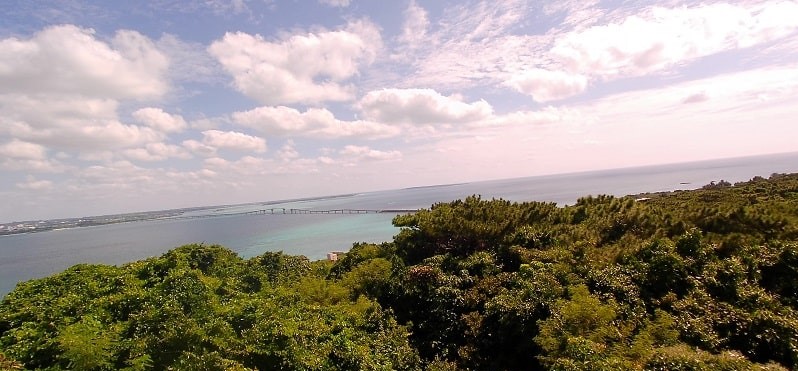 牧山展望台から見える伊良部大橋と宮古島