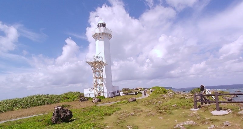 東平安名崎の灯台