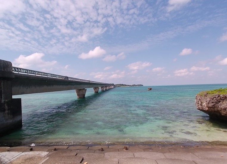 宮古島 池間大橋 駐車場から見た池間大橋