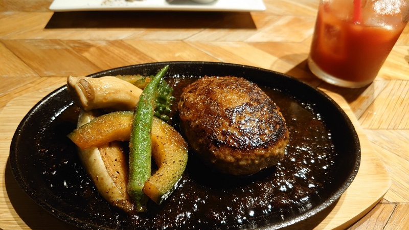 パイナテラスで食べた宮古牛ハンバーグ