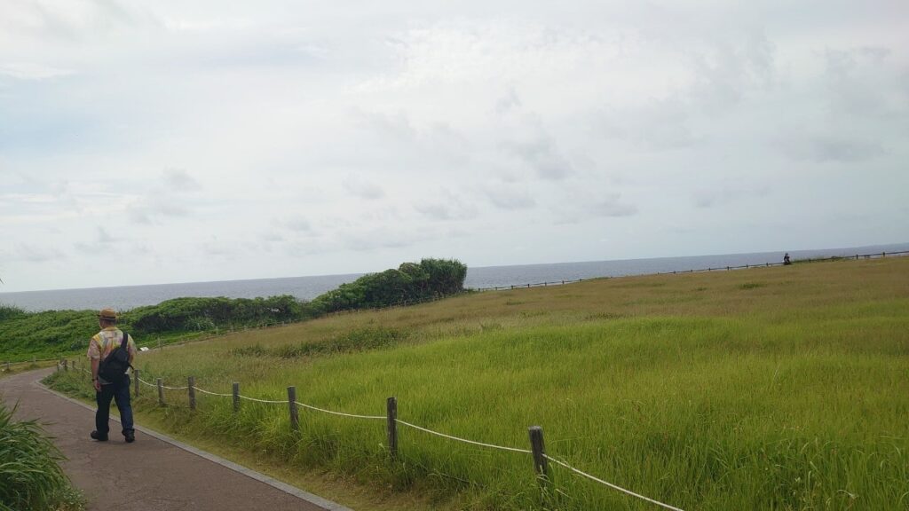 万座毛の遊歩道