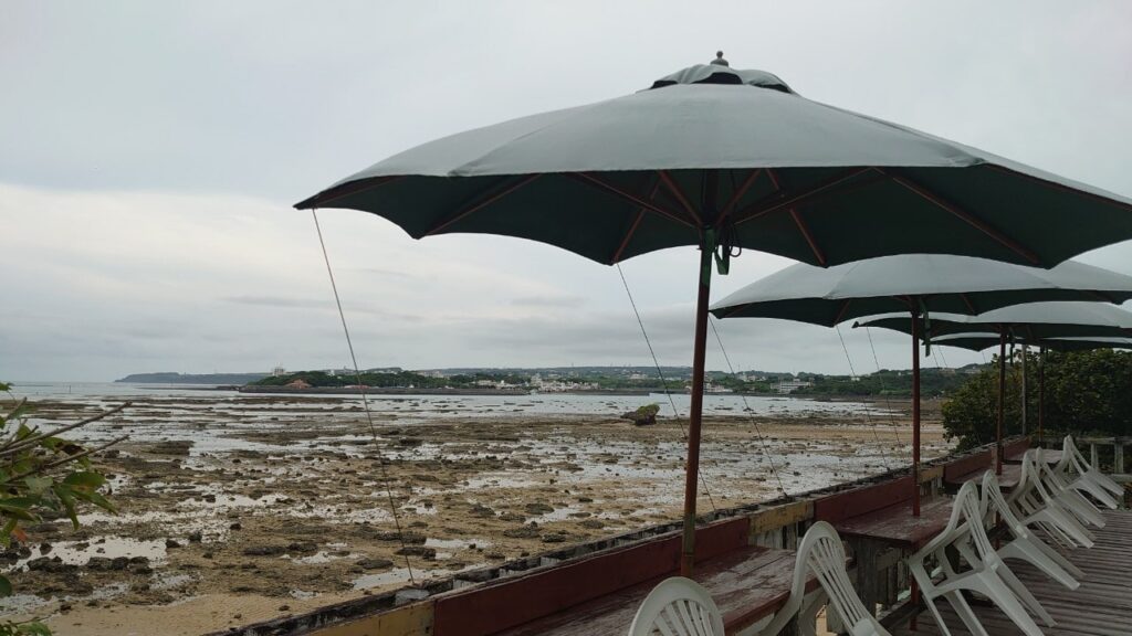 沖縄 浜辺の茶屋 ビーチ沿いの席