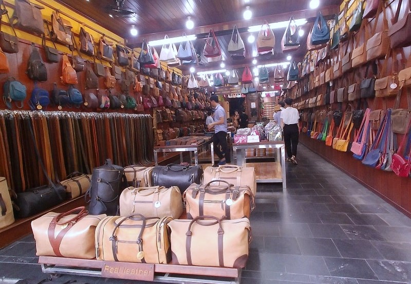 ホイアン旧市街地のバッグ店
