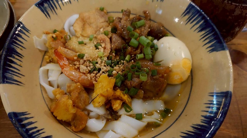 Món Quảng Bà Mua のミークアン(Mì Quảng)