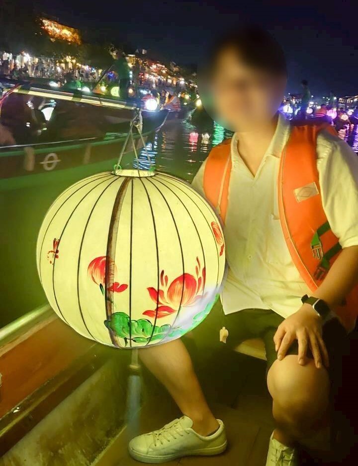 ホイアンランタン祭りのボート