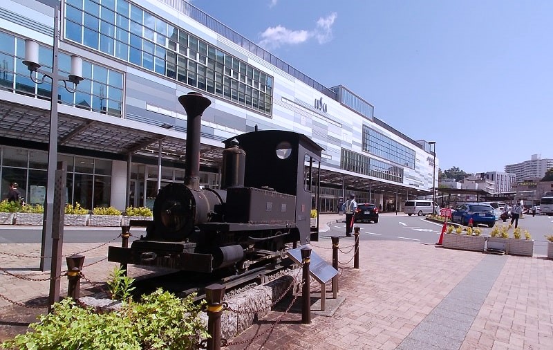 JR熱海駅の前にあるSL
