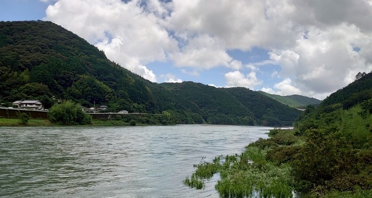 増水した仁淀川