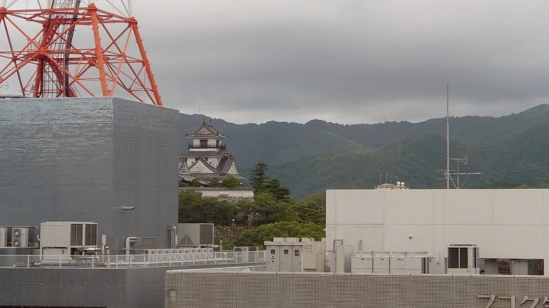 ザ クラウンパレス新阪急高知 客室から見える昼間の高知城