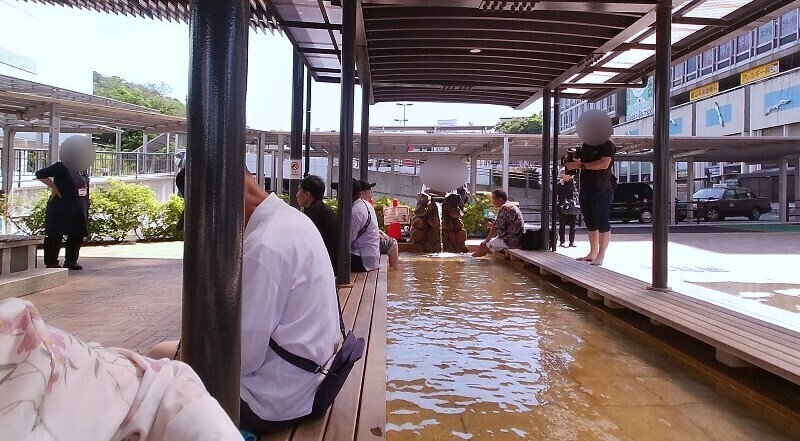 JR熱海駅の前にある足湯